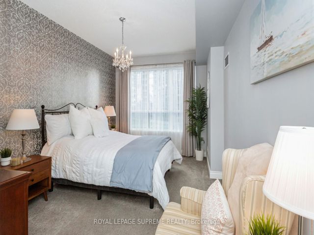 411 - 2 Aberfoyle Cres