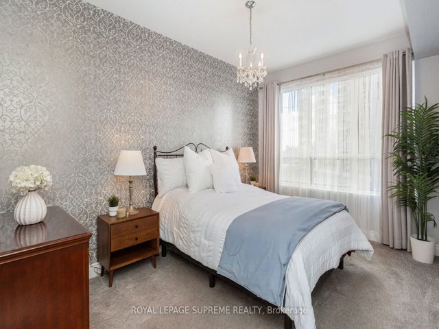 411 - 2 Aberfoyle Cres