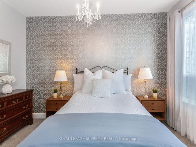 411 - 2 Aberfoyle Cres