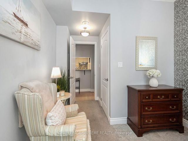 411 - 2 Aberfoyle Cres