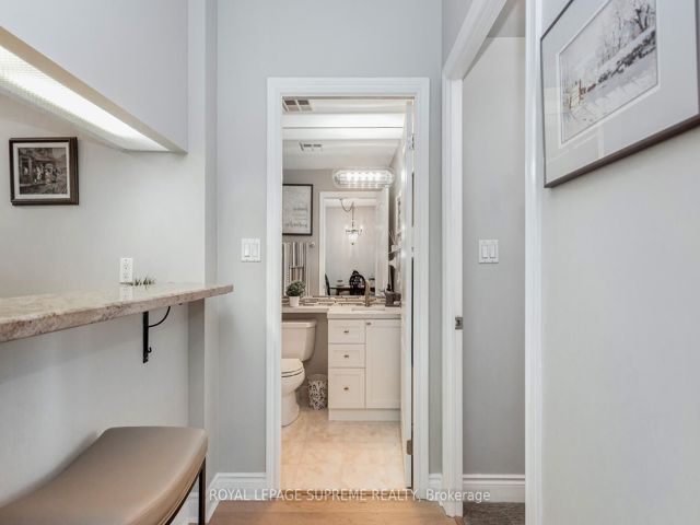 411 - 2 Aberfoyle Cres