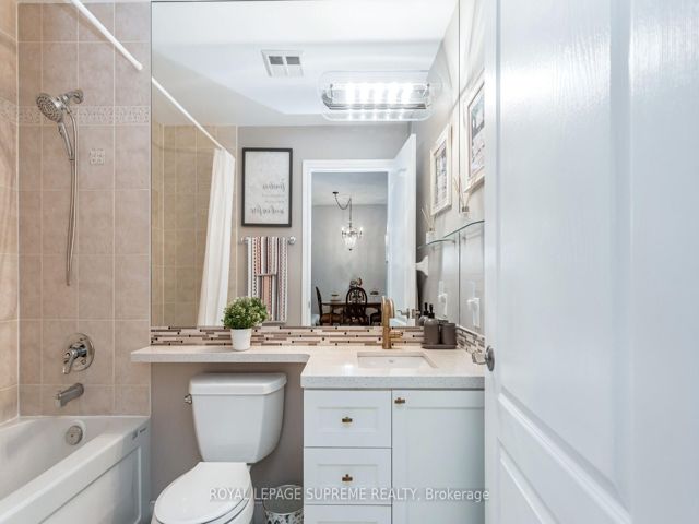 411 - 2 Aberfoyle Cres