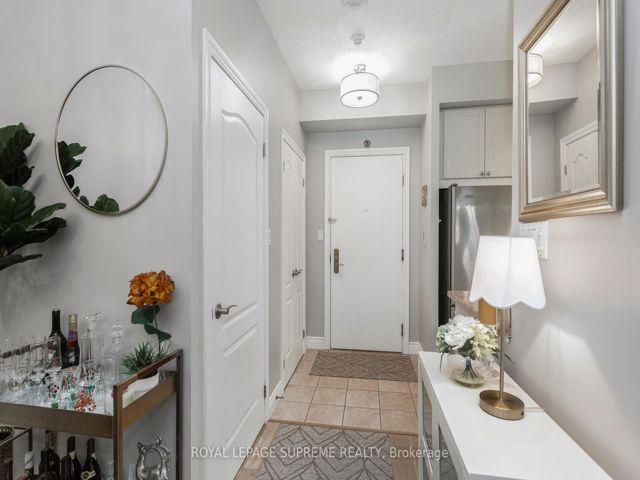 411 - 2 Aberfoyle Cres