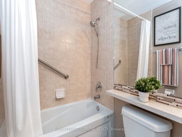 411 - 2 Aberfoyle Cres