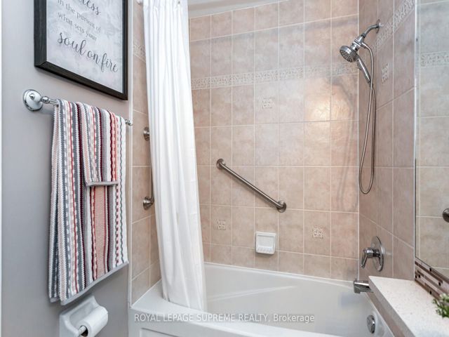 411 - 2 Aberfoyle Cres