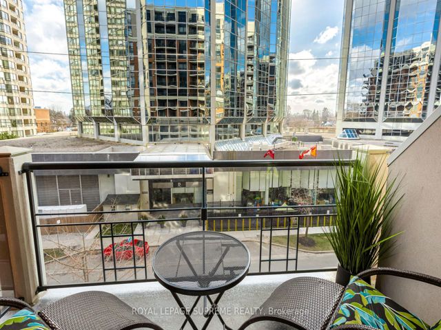 411 - 2 Aberfoyle Cres