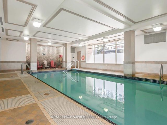 411 - 2 Aberfoyle Cres