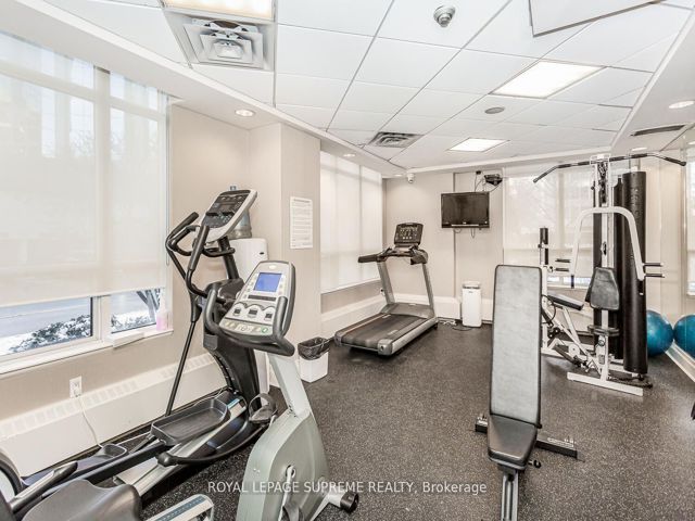 411 - 2 Aberfoyle Cres