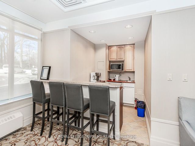 411 - 2 Aberfoyle Cres