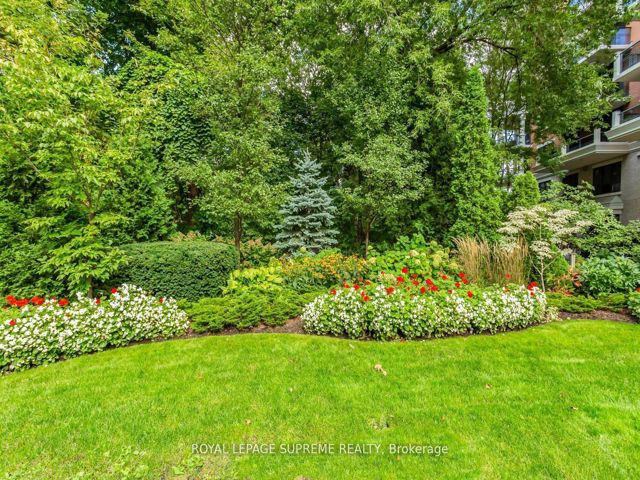 411 - 2 Aberfoyle Cres