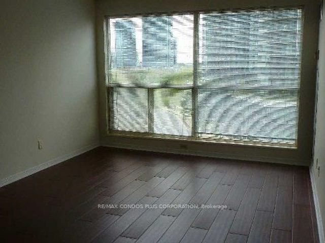906 - 2261 Lake Shore Blvd W
