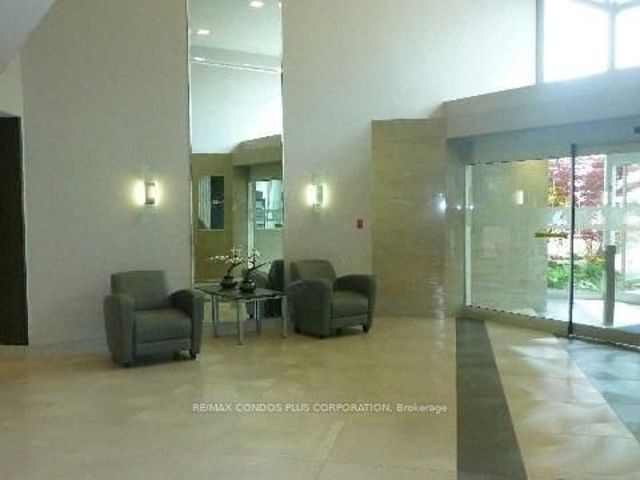 906 - 2261 Lake Shore Blvd W