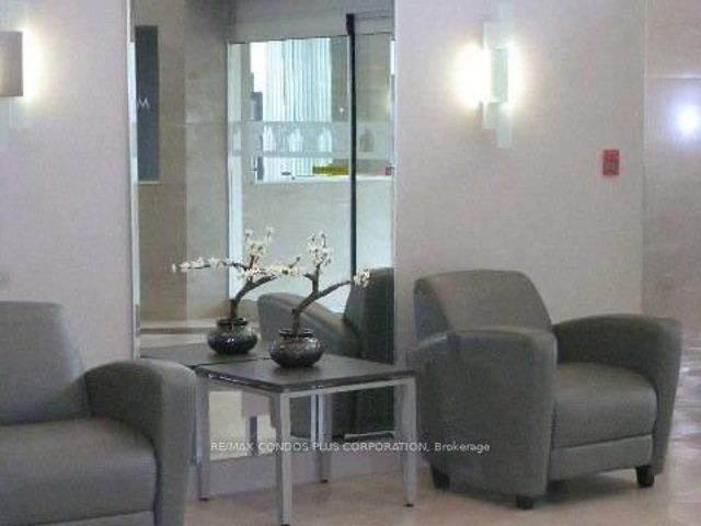 906 - 2261 Lake Shore Blvd W