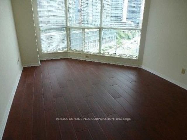 906 - 2261 Lake Shore Blvd W