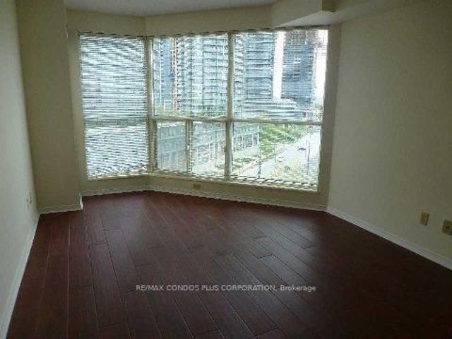 906 - 2261 Lake Shore Blvd W