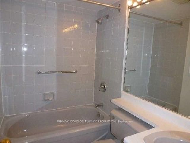906 - 2261 Lake Shore Blvd W