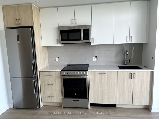 516 - 1195 The Queensway St
