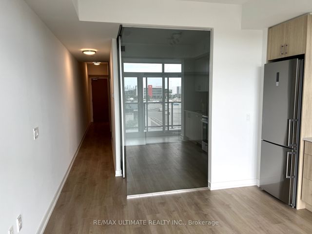 516 - 1195 The Queensway St