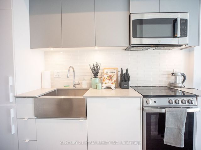 212 - 270 Dufferin St