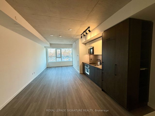 215 - 689 The Queensway
