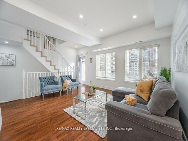 212 - 5 Richgrove Dr