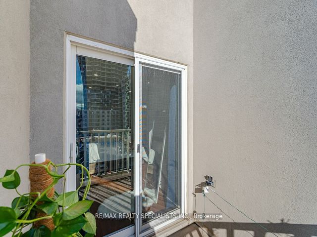 212 - 5 Richgrove Dr