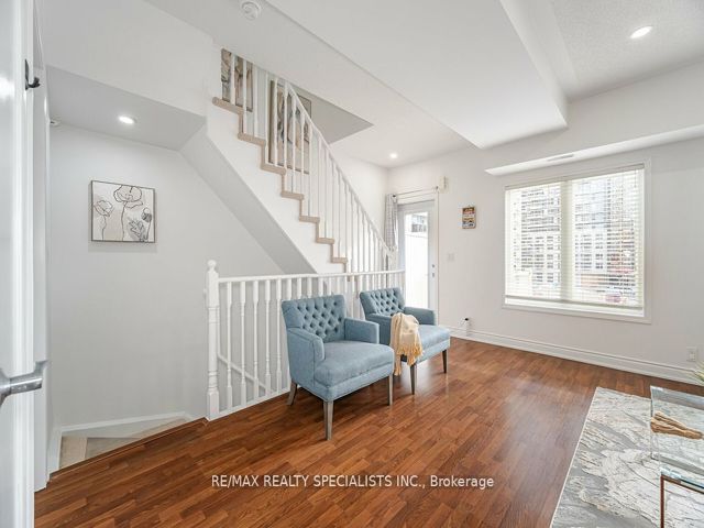 212 - 5 Richgrove Dr