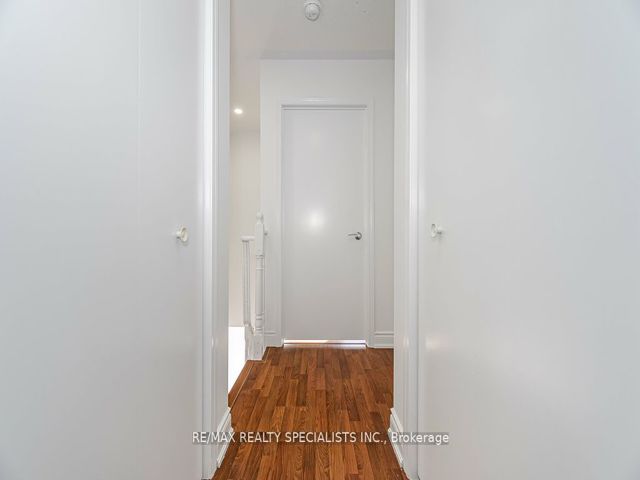 212 - 5 Richgrove Dr