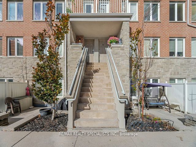 212 - 5 Richgrove Dr