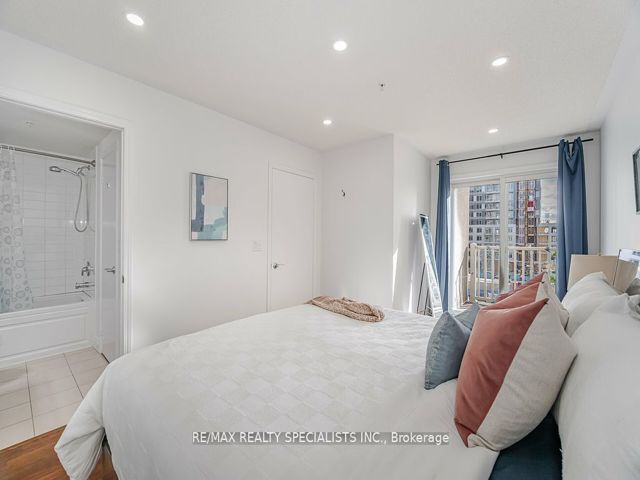 212 - 5 Richgrove Dr