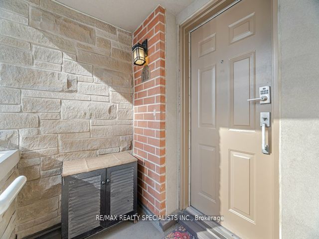 212 - 5 Richgrove Dr