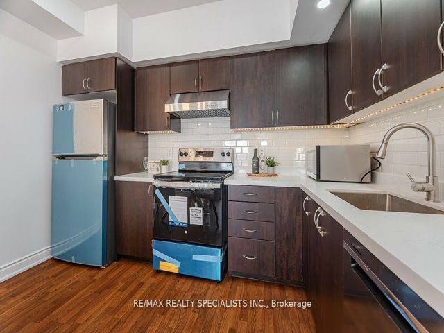 212 - 5 Richgrove Dr