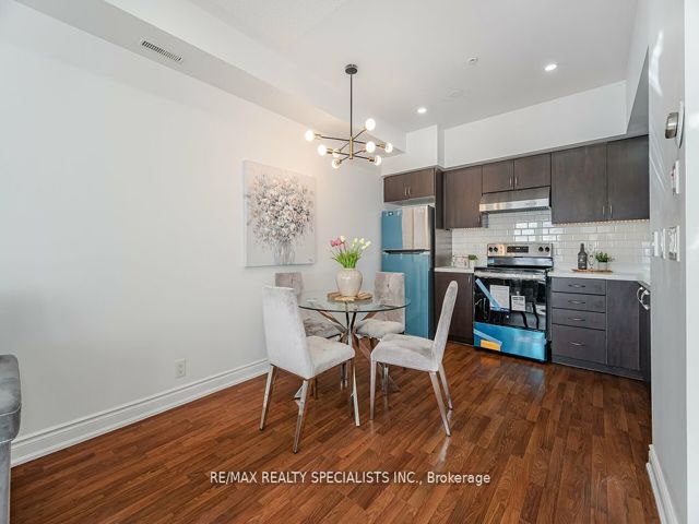 212 - 5 Richgrove Dr