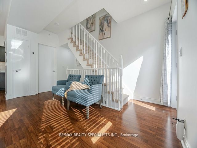 212 - 5 Richgrove Dr