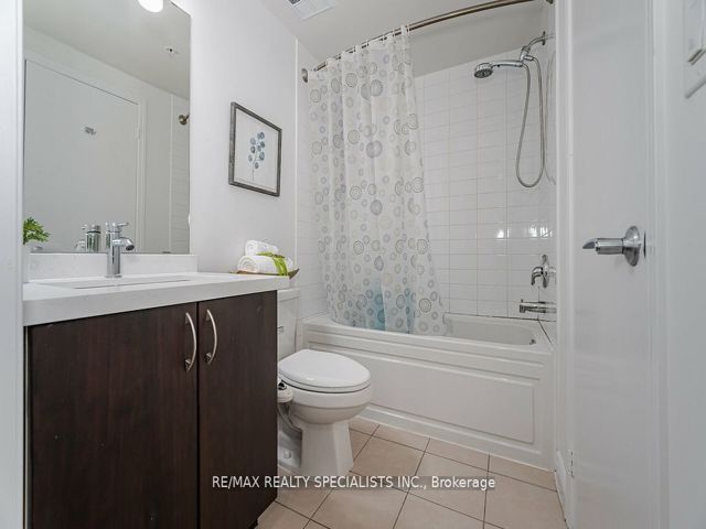 212 - 5 Richgrove Dr