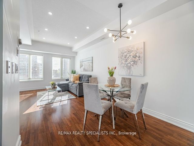 212 - 5 Richgrove Dr