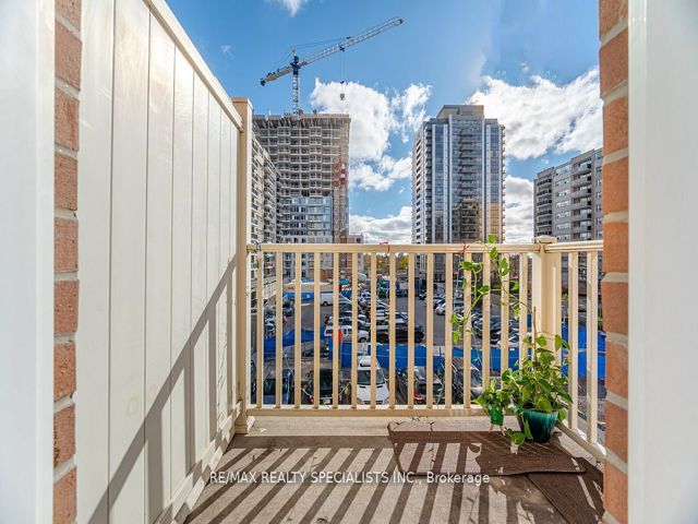 212 - 5 Richgrove Dr