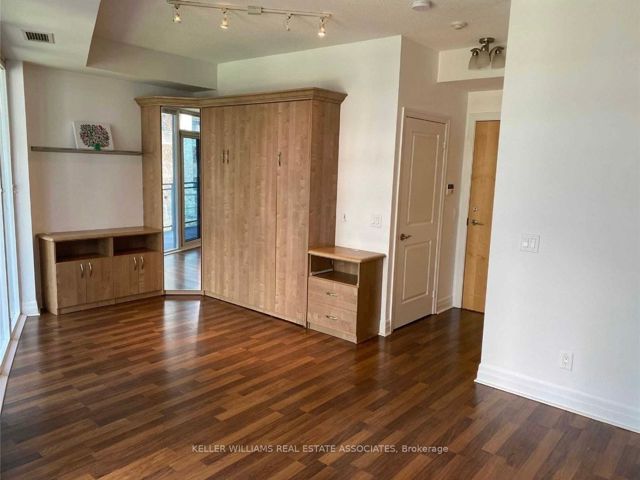 225 - 58 Marine Parade Dr