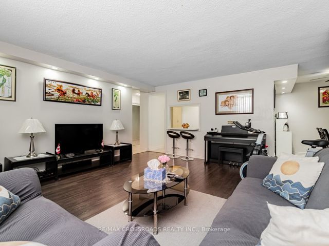 101 - 2645 Kipling Ave