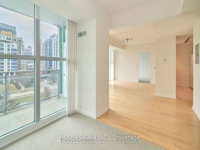 506 - 2067 Lakeshore Blvd W
