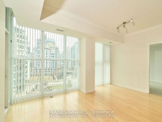 506 - 2067 Lakeshore Blvd W