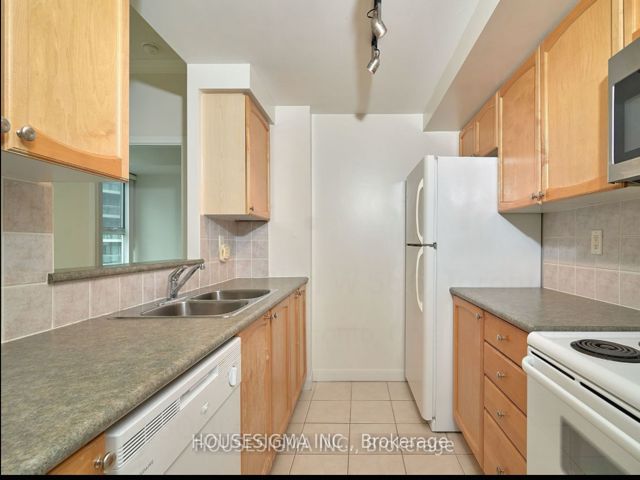 506 - 2067 Lakeshore Blvd W