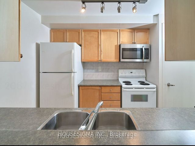 506 - 2067 Lakeshore Blvd W