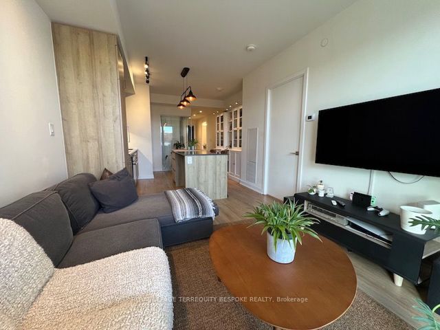 308 - 430 Roncesvalles Ave