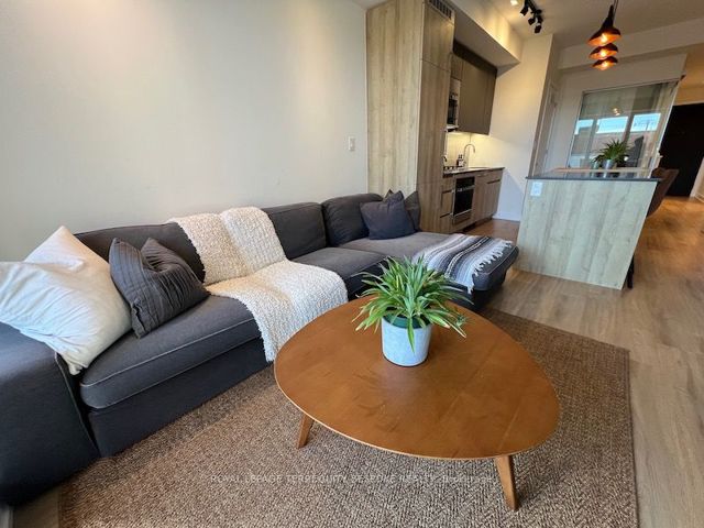 308 - 430 Roncesvalles Ave