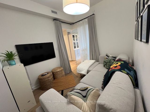 308 - 430 Roncesvalles Ave