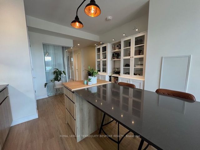 308 - 430 Roncesvalles Ave