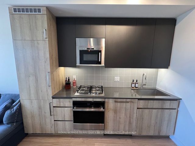 308 - 430 Roncesvalles Ave