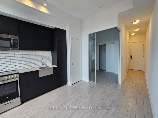 423 - 270 Dufferin St
