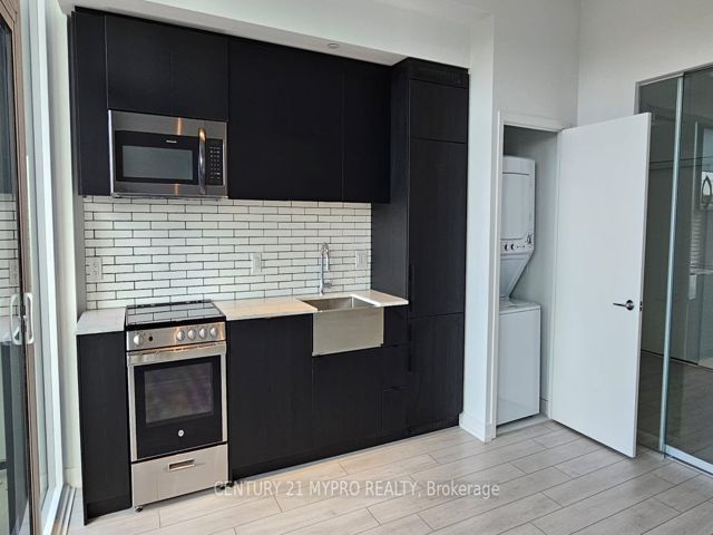 423 - 270 Dufferin St